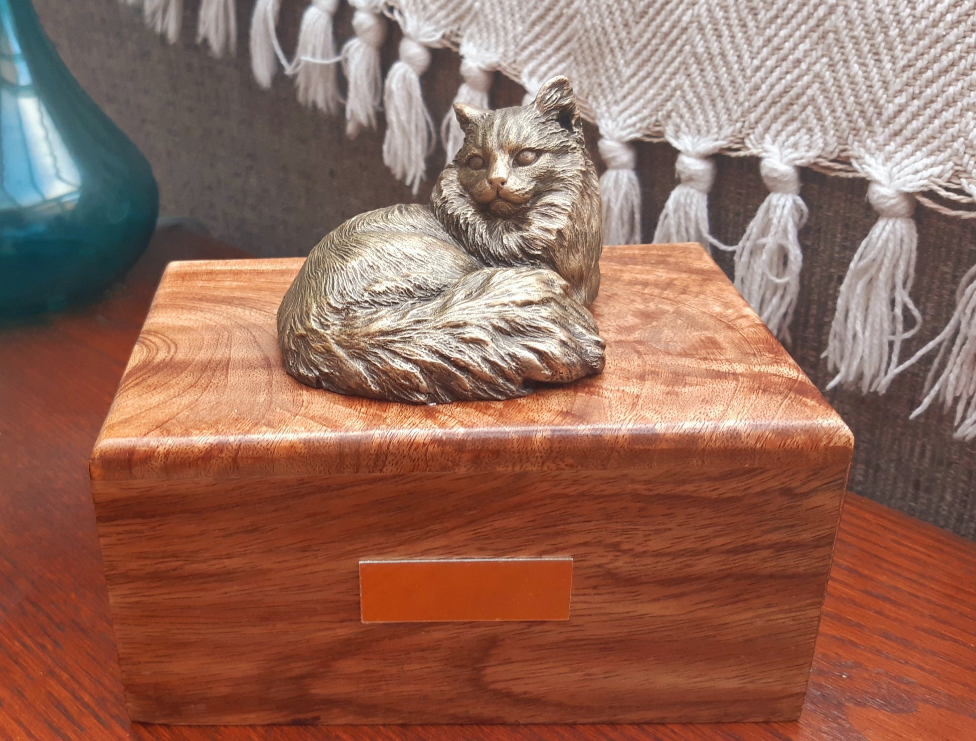 Cremation urn for ragdoll cat