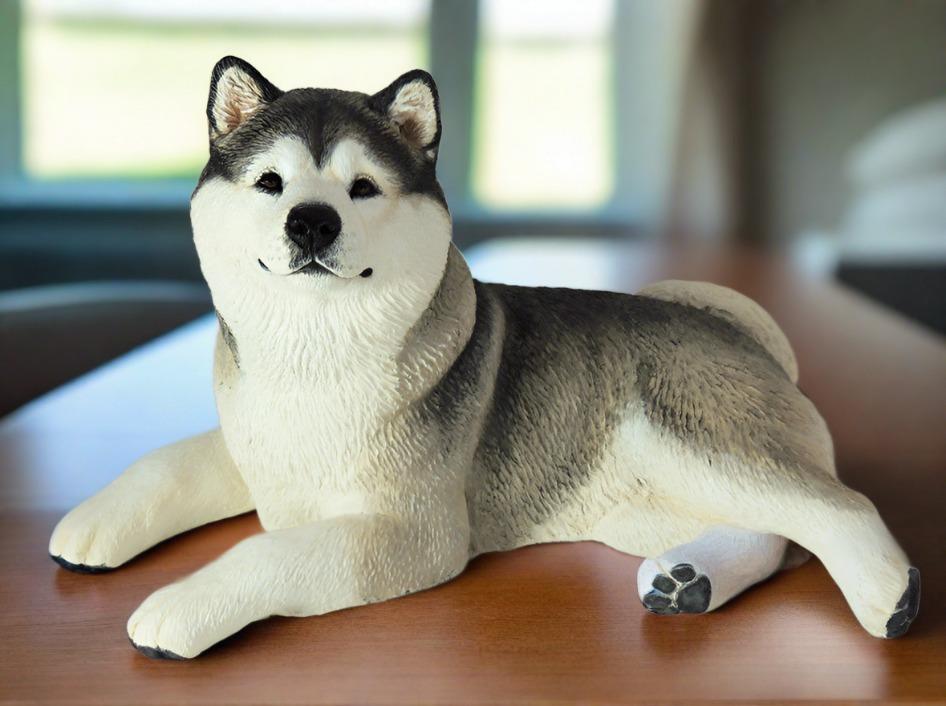 Sculpture of an alaskan malamute